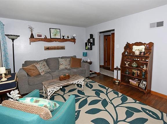 3rd image of 9642 Theodosia Ave