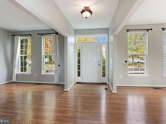 4th image of 35751 Parklawn Ct