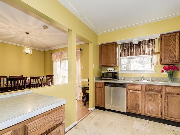 3rd image of 9245 Broadwater Dr