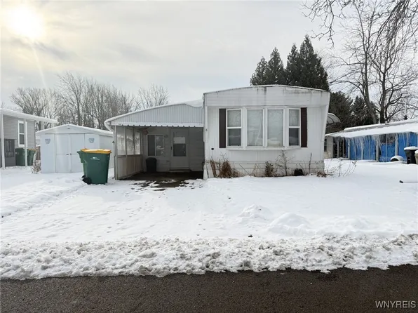 10 Laurel St, Akron, NY 14001