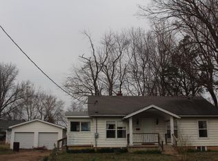 609 E Locust St, Bolivar, MO 65613