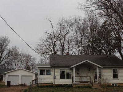 609 E Locust St, Bolivar, MO, 65613
