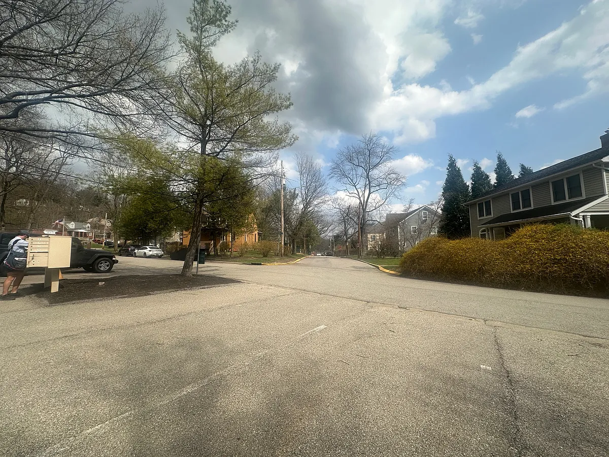 Building Photo - 910 Guyasuta Ln #910