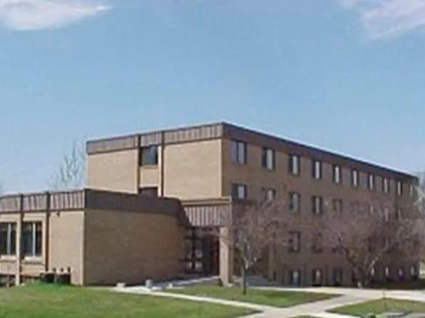 634 Academy Cir APT 303, Nevada, IA 50201