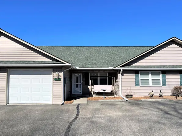 131 Fairway Villa Dr, Fancy Gap, VA 24328