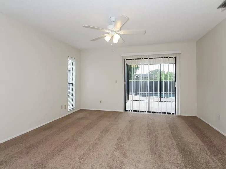 326 Montgomery Ave — Photo 2