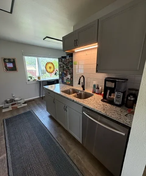 Granite counters. Garbage disposal.
