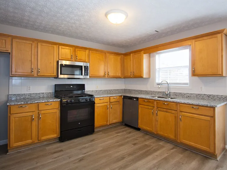 3292 Shady Valley Ct — Photo 43
