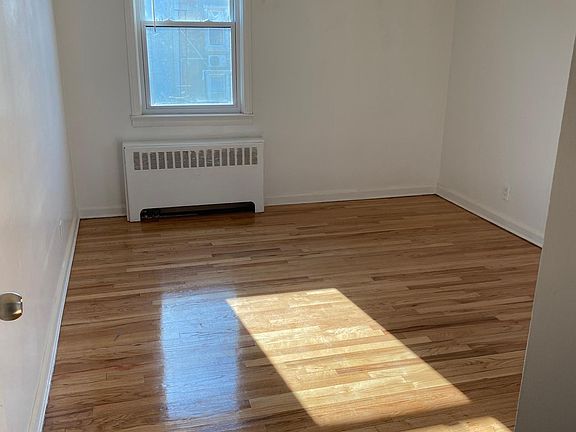 3rd image of 4338 158th St Floor 2