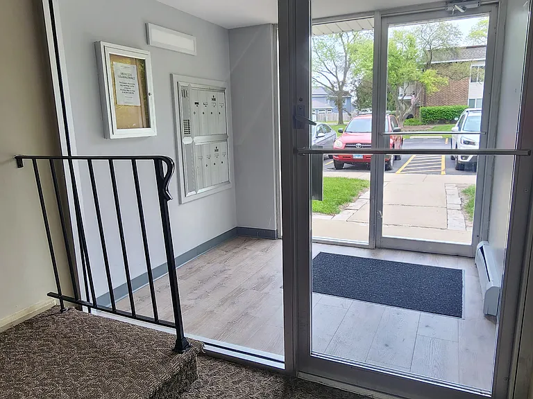 1095 Miller Ln — Photo 3