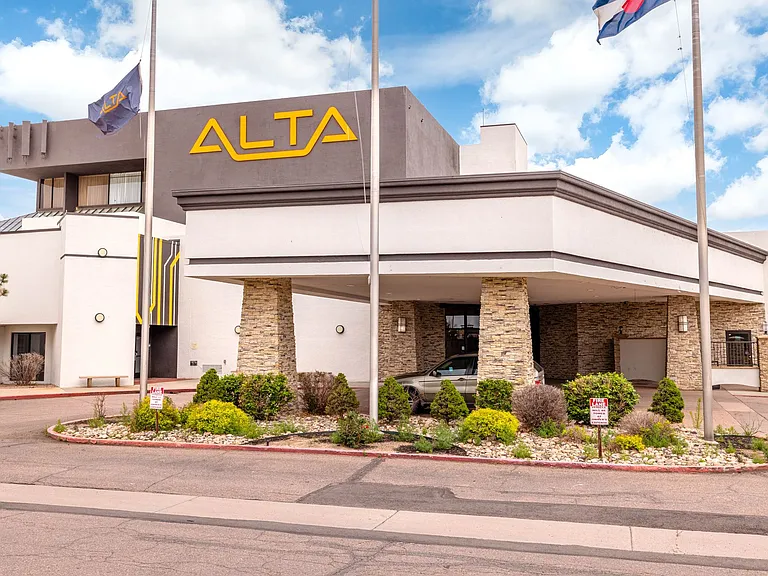 Alta Apartments — Photo 36
