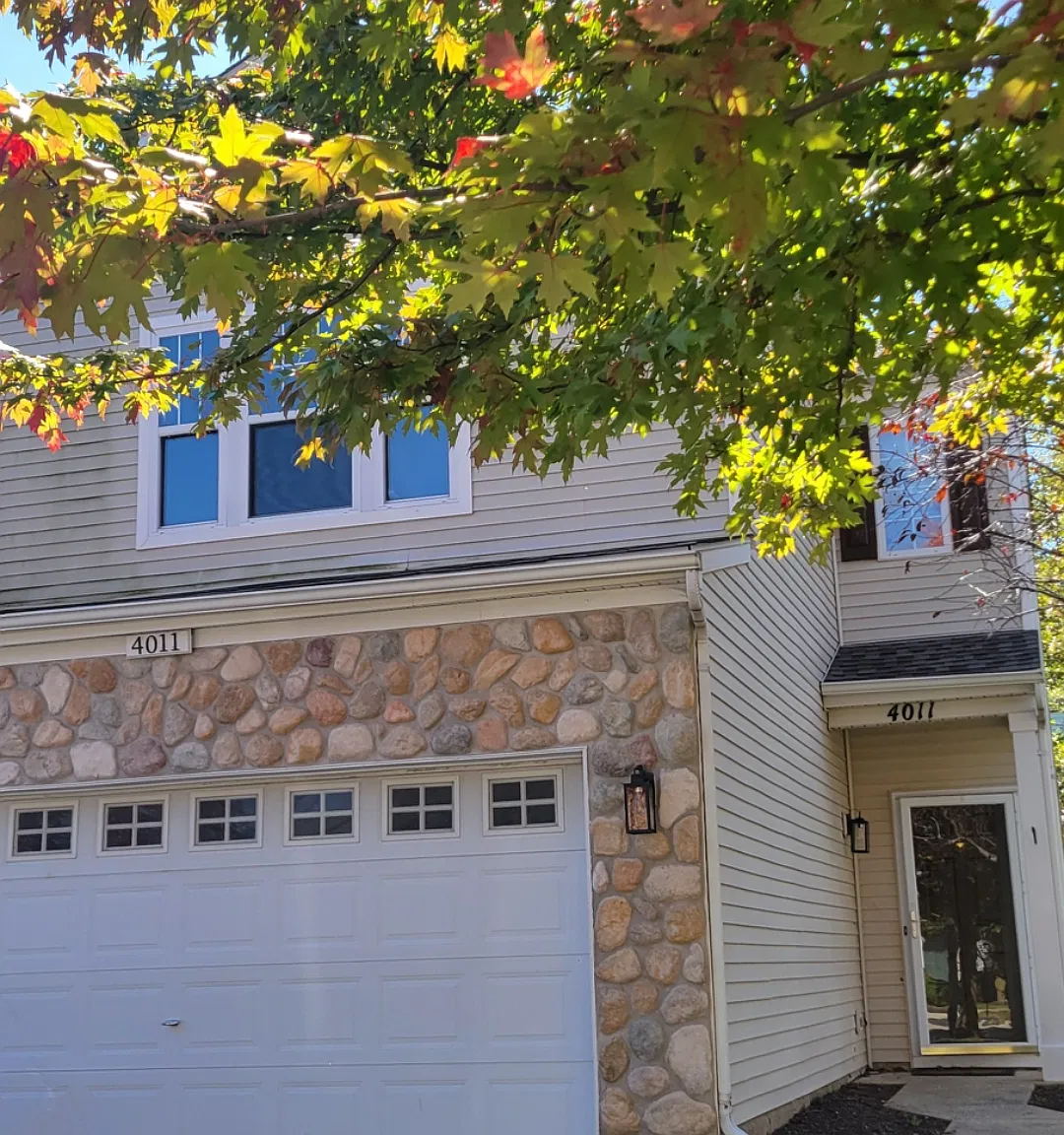 3 bed, 1.5 bath, 1456 sqft, $2,300 — Photo 2