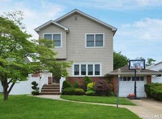 50 Windsor Pkwy, Oceanside, NY
