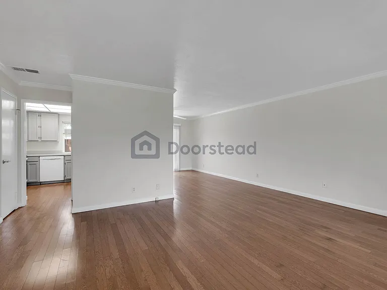 58 Fountainhead Ct — Photo 6