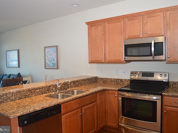 3rd image of 103 Irving Ave N #304