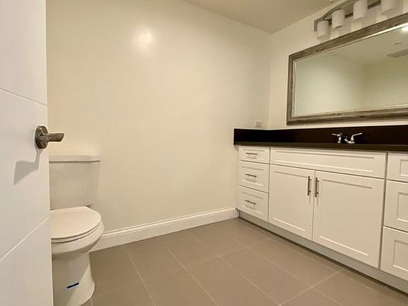 5th image of 14934 Burbank Blvd #3