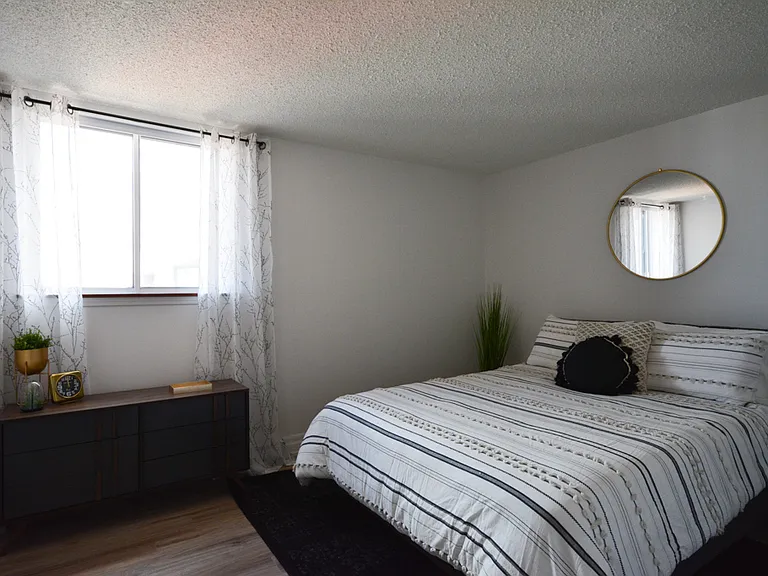 435 Albert St — Photo 17