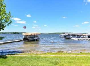 W267N2817 Woodland Dr, Pewaukee, WI 53072