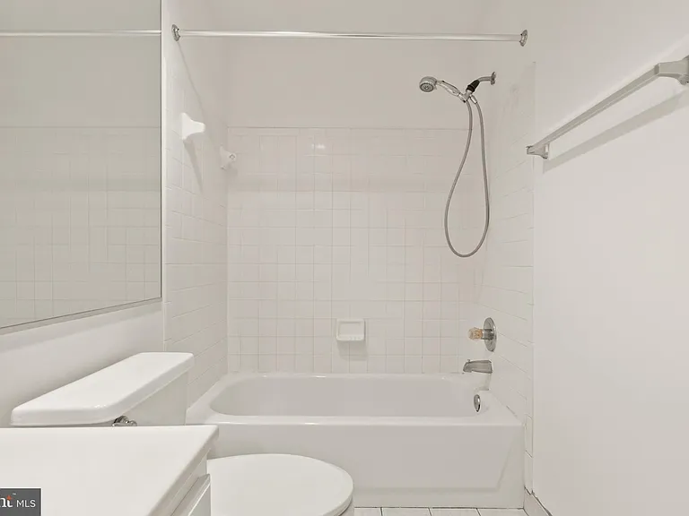 1324 Garden Wall Cir #305 — Photo 19