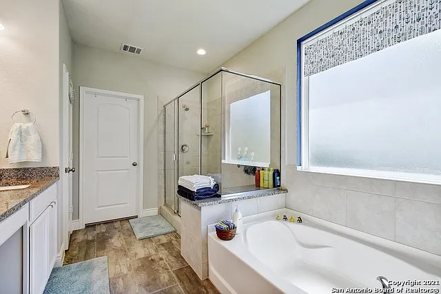 9113 Sunpool — Photo 23