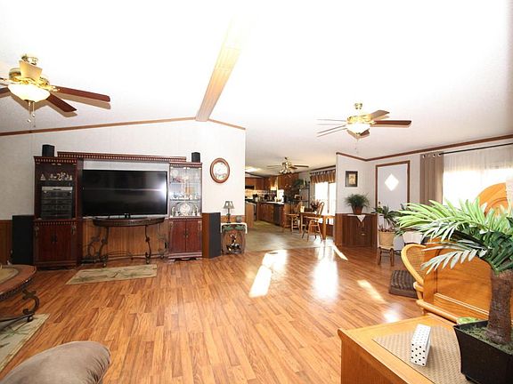 3rd image of 214 Maplewood Dr