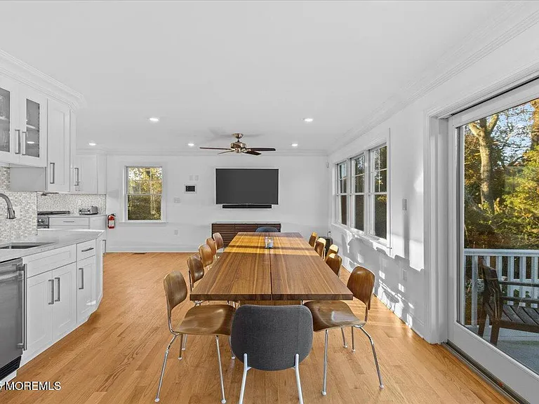382 Western Ave — Photo 5