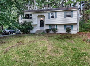 4 Brookfield Dr, Hudson, NH 03051