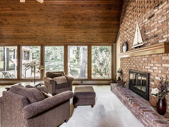 5th image of 710 Sugarbush Dr