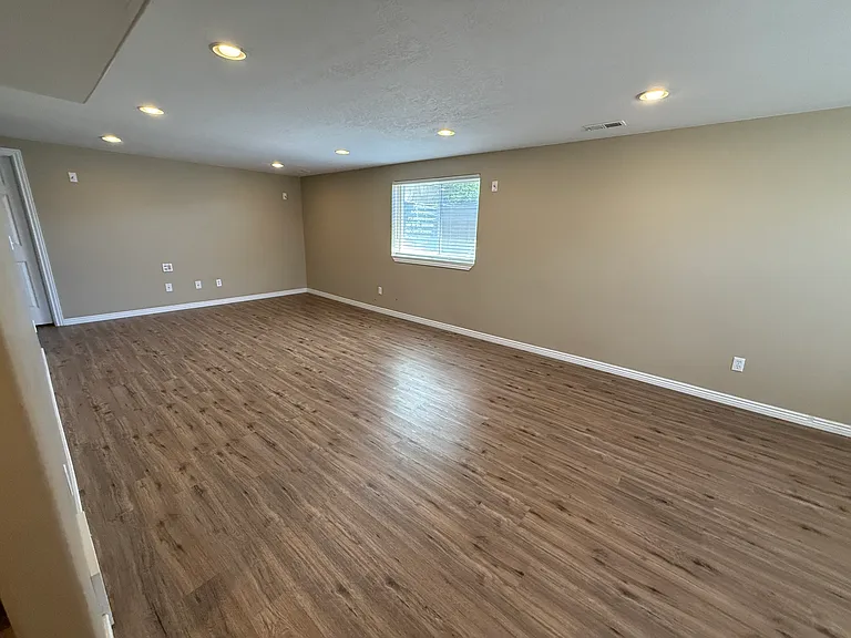 4091 S 1100 W — Photo 14