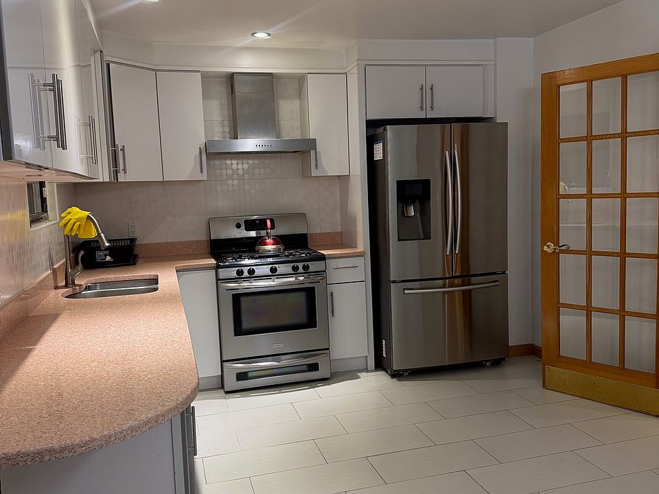 1st image of 400 121st St