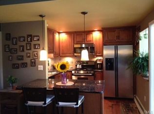 32 Kendall Ct, Norwalk, CT 06850