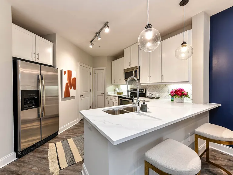 92 West Paces Luxury Apartments — Photo 16