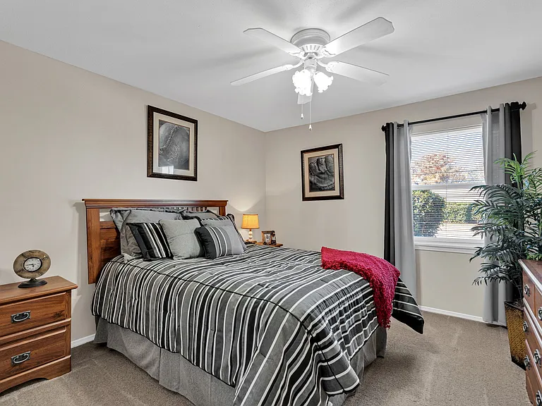 Sunlake Apartments — Photo 15