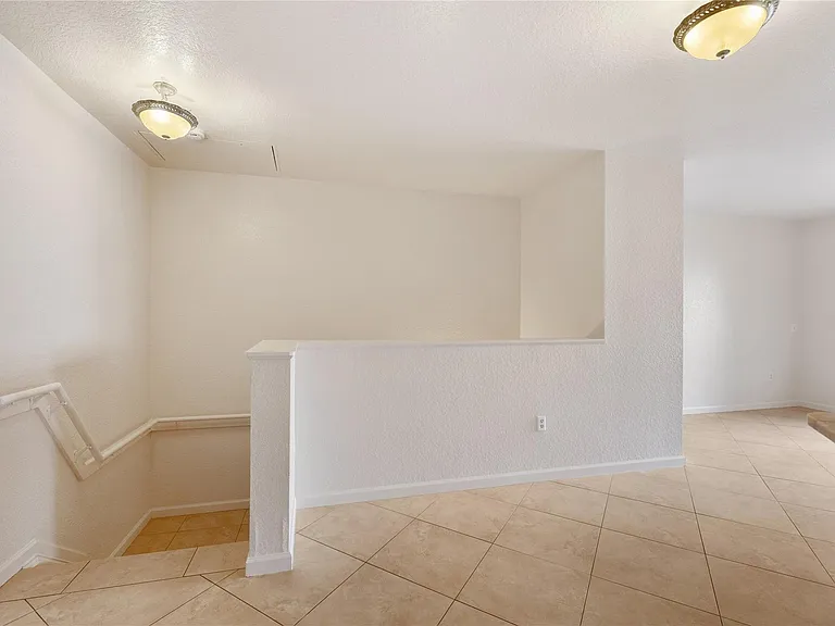1204 Belmont Ln #1204 — Photo 6