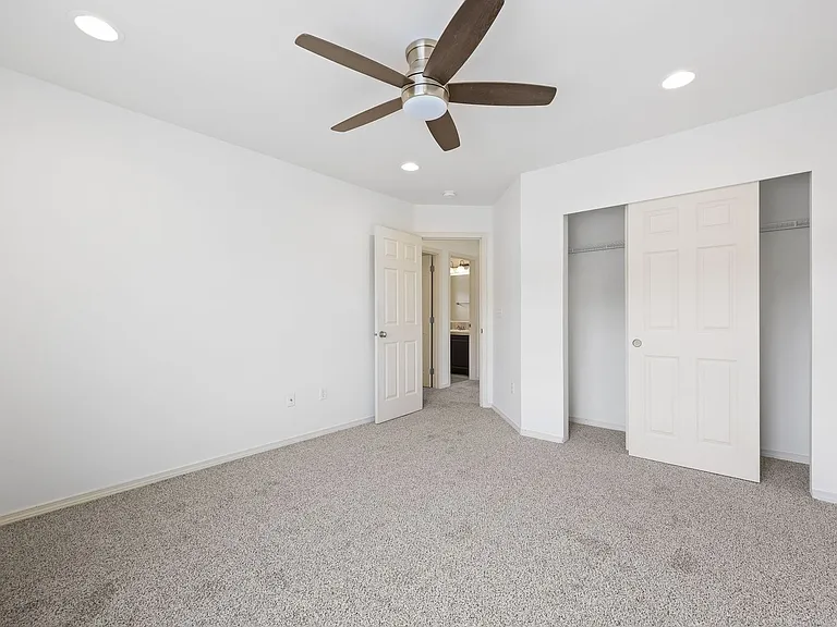 7601 Rushmore Way NE — Photo 27