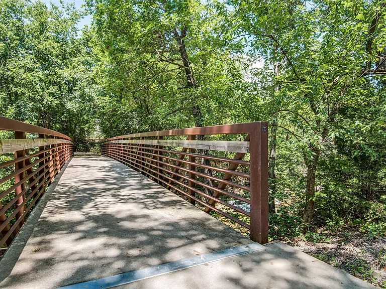 701 Cherrywood Dr — Photo 38