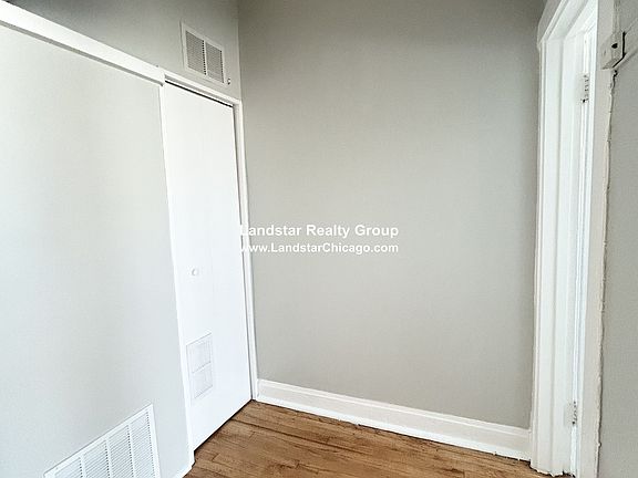 4th image of 4735 N Monticello Ave #3B