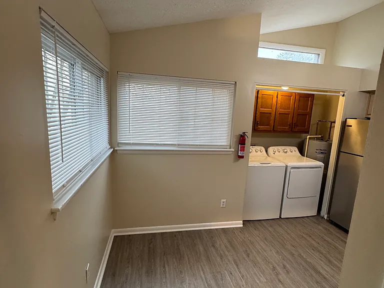 208 Shadow Wood Pl — Photo 16