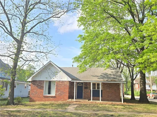 538 E 6th St, Cherryvale, KS 67335