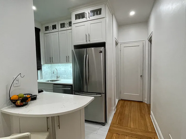 205 W 54th St #8G — Photo 10