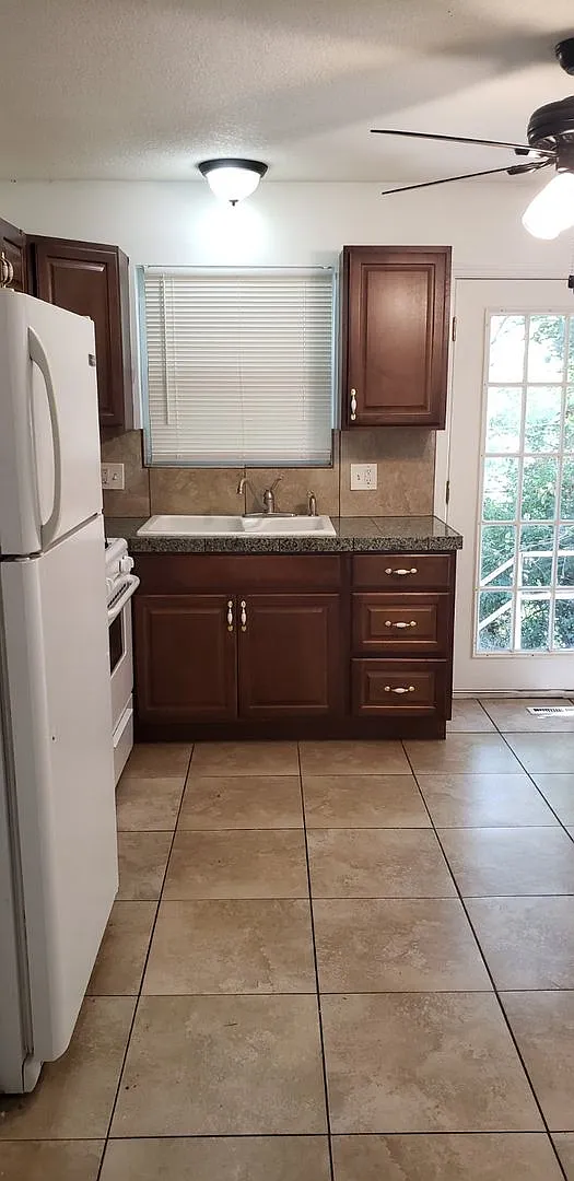 Beautifully updated home — Photo 3