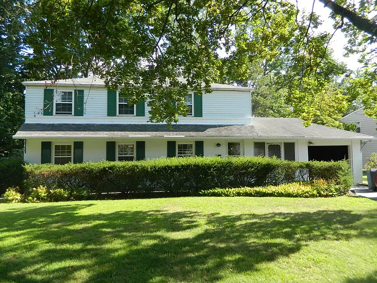 great colonial in whitemarsh township easy access to philade