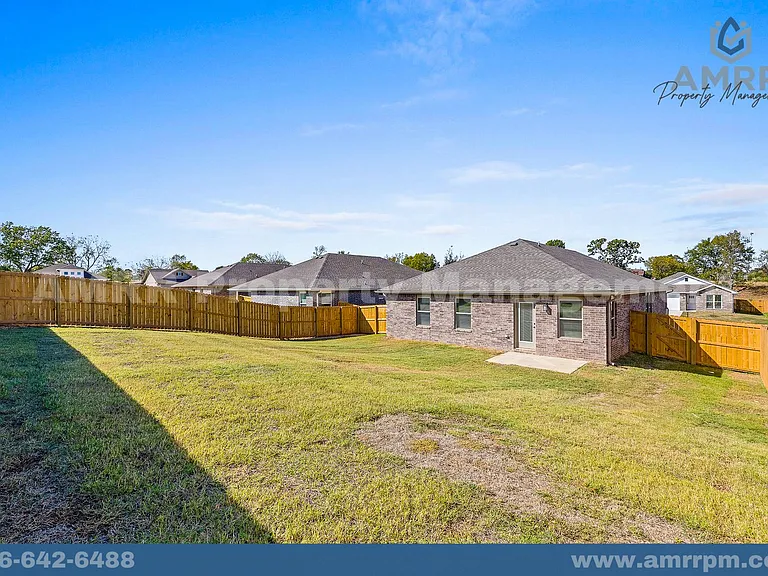 1113 SW 2nd St — Photo 3