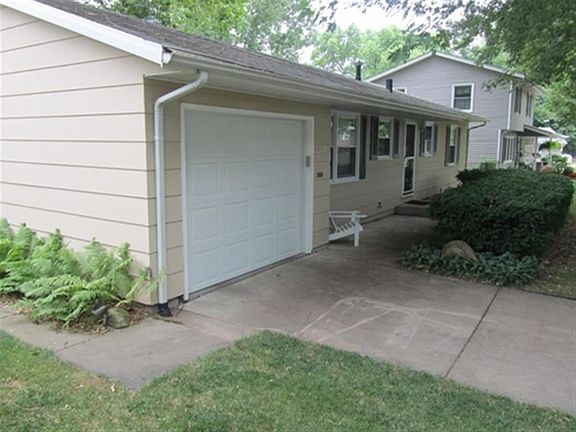 2nd image of 2819 Greenway Dr
