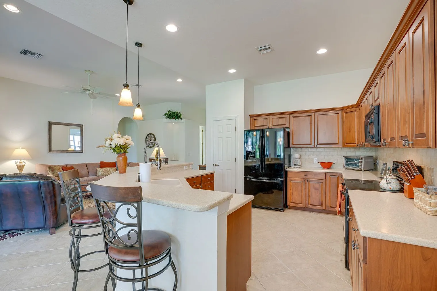 3 bed, 3.0 bath, 1980 sqft, $3,394 — Photo 3