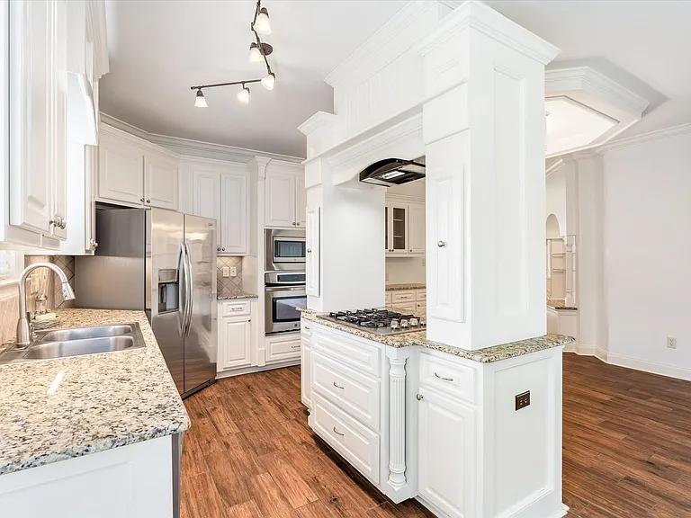 1060 Linlen Ave — Photo 7