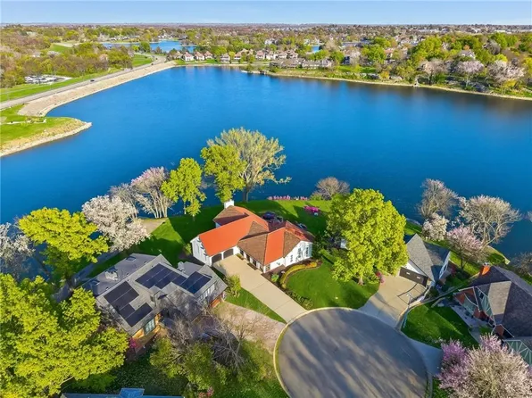 102 NW Hackberry St, Lees Summit, MO 64064