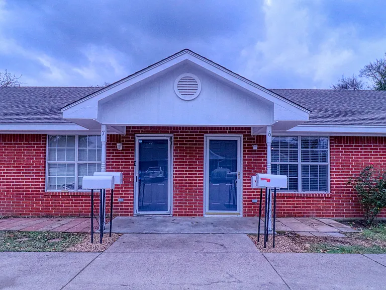 2221 Bowie Dr #7 — Photo 37