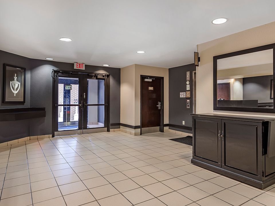 Lobby and Guest Check-in