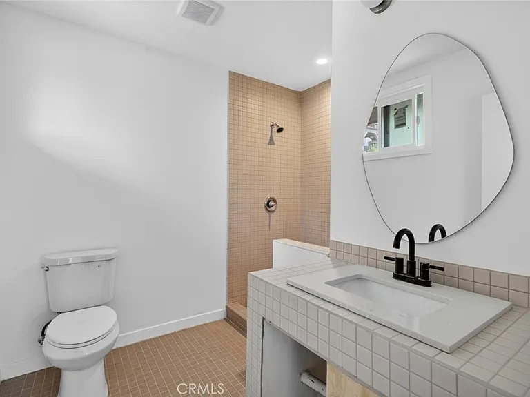 901 Micheltorena St — Photo 23